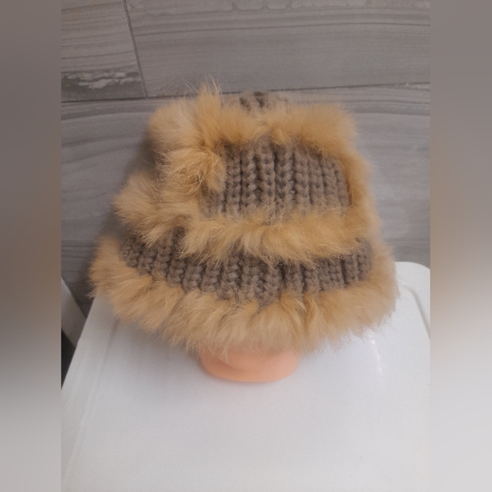 Danier Rabbit Fur Wool Blend Hat O/S - Picture 2 of 7